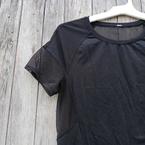 Lululemon Home Stretch Black Short Sleeve Mesh Back Athletic Top Womens Sz 2 - Picture 3 of 6